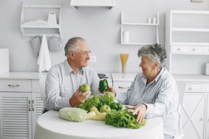 بهترین شیوه ی رفتار با سالمند آلزایمری