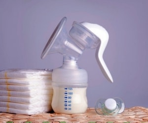 نحوه نگهداری شیر مادر در یخچال و فریزر و دمای اتاق
